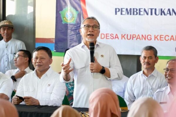 Zulhas Koperasi Desa Salurkan Beras Subsidi Rp12.500 per Kilogram